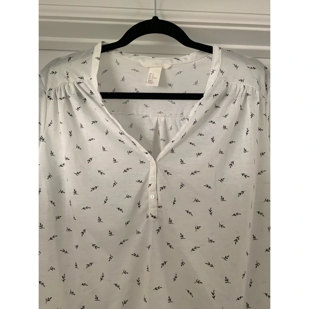 H&M • Lightweight Top - Picture 2 of 5